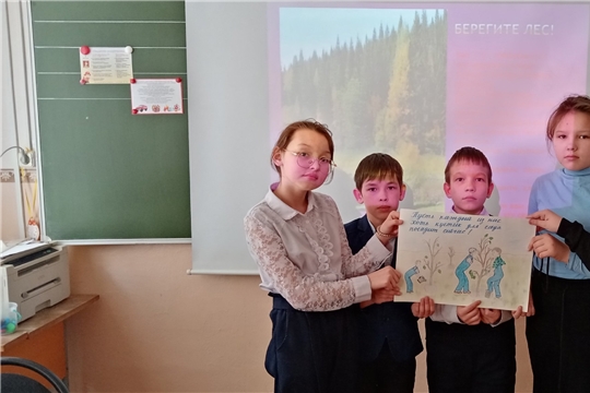 В Кармалинской библиотеке провели турнир знатоков природы «Мозаика леса»
