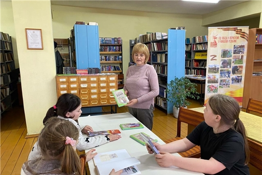 В Шимкуской библиотеке провели литературный час «Листая книжные страницы»
