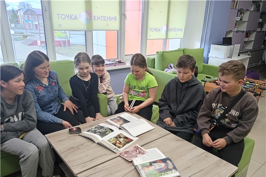 В Центральной библиотеке в пространстве ТОП "Точка Кипения" прошел час искусства «Художник А. А. Кокель»