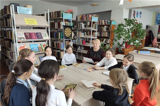 В Турмышской библиотеке прошёл увлекательный и познавательный литературный час "Сказки народов мира"
