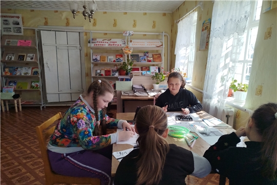 Юные читатели Алдиаровской библиотеки приняли участие в народной акции "Рисуем Победу -2025"