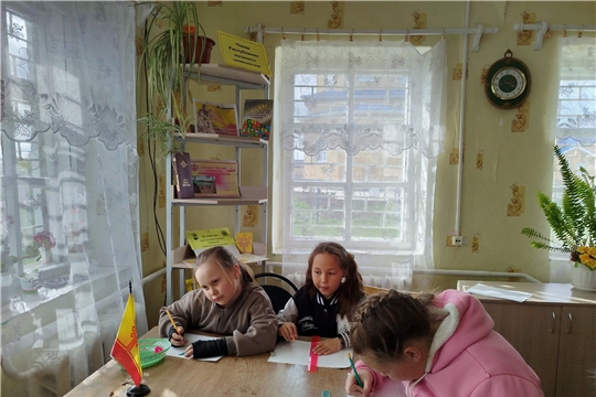 В Алдиаровской библиотеке провели познавательный час "Наша Республика, наши символы"