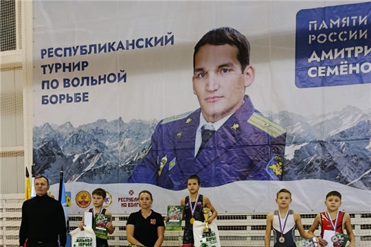 15 ноября в МАУ ДО «Спортивная школа «Улап» п. Кугеси состоялся Республиканский турнир по вольной борьбе памяти Героя России Д. Семёнова. 