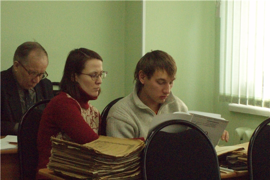 Студенты на практике в госархиве