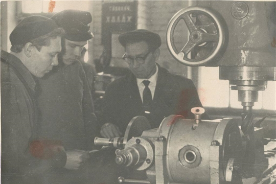 К 50-летию (1971) проведения I слета мастеров промышленных предприятий Чувашской АССР
