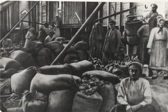 К 100-летию борьбы с голодом в Чувашии (100 лет назад (1921) в связи с тяжелым положением в ЧАО, вызванным небывалой засухой и голодом, пленум обкома РКП(б) постановил организовать тщательный учет сбора урожая во всех населенных пунктах и принять меры к обеспечению осенней посевной кампании, а также развитию кустарной промышленности и кооперации)