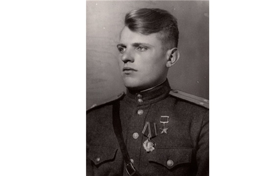 До самого Берлина (К 100-летию со дня рождения Николая Ивановича Паршина (1923-1945), уроженца д. Вознесенское Алатырского уезда Чувашской АО, лейтенанта Рабоче-крестьянской Красной армии, участника Великой Отечественной войны 1941-1945 гг., командира взвода автоматчиков 3-го мотострелкового батальона 15-й мотострелковой бригады (16-го танкового корпуса, 2-й танковой армии, 2-го Украинского фронта), Героя Советского Союза)