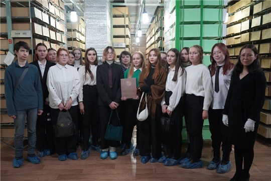 В гостях у архивистов побывали студенты Чебоксарского экономико-технологического колледжа