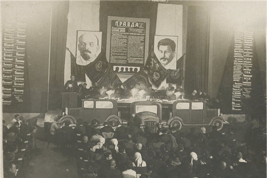 «Дороги, ведущие к успеху» (90 лет назад (1933) 22 ноября бюро Чувашского обкома ВКП(б) приняло решение о проведении республиканского съезда по дорожному строительству в г. Чебоксары)
