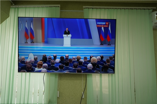 Коллектив госархива ознакомился с Посланием Президента России Федеральному Собранию