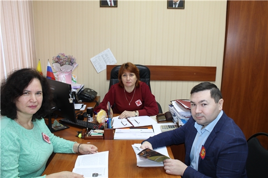 Архивисты вышли на работу с вышивкой