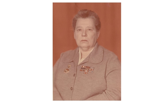 Спасая жизни (к 105-летию со дня рождения Смеловой (Еремеенковой) Марии Антоновны (Александровны) (1919-1998) – ветерана Великой Отечественной войны 1941-1945 г., кавалера орденов Красного Знамени, Красной Звезды, Отечественной войны I степени, медсестры, после войны, проживавшей в Чувашии)