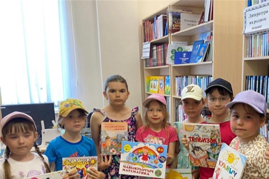 Летние каникулы с книгой в Долгоостровской с/б