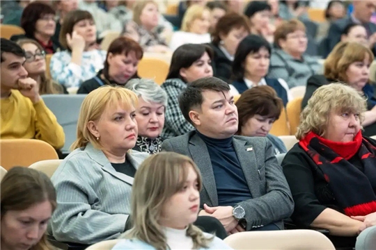 Более 400 педагогов Чувашии освоили инструменты работы с искусственным интеллектом: в Чебоксарах прошла стратегическая сессия с федеральными экспертами