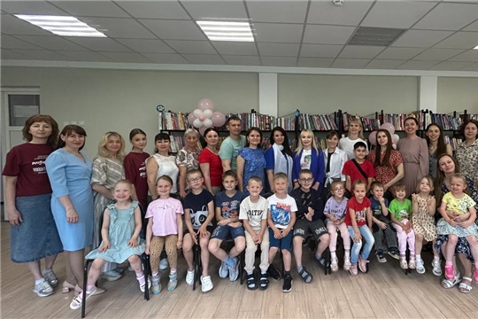 В День защиты детей в Чувашской республиканской детско-юношеской библиотеке состоялась акция «Всегда рядом»