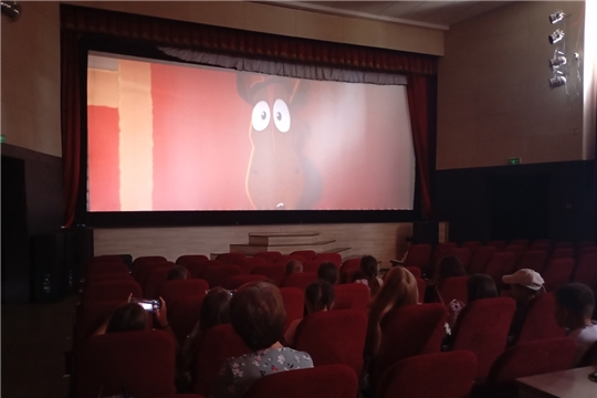 Демонстрация мультфильма в кинозале "Три солнца"