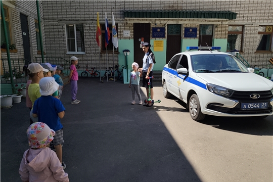 Сотрудники Госавтоинспекции провели урок безопасности в детском саду