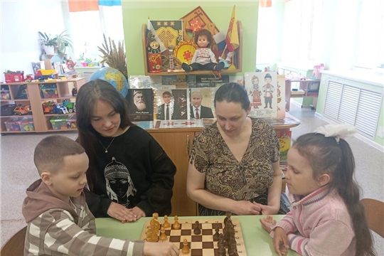 В детском саду прошло открытое занятие в кружке по шахматам "Белая ладья"