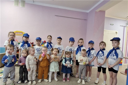 " Тимуровская команда" вручила Эко-игрушки малышам