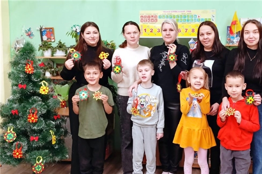 Мастер-класс с мамами по изготовлению новогодних игрушек в чувашском стиле