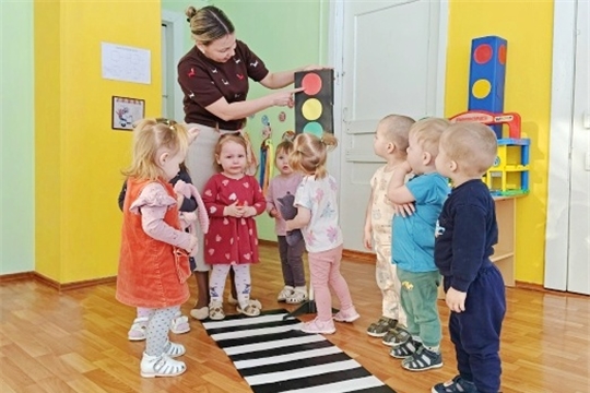Знакомим малышей с дорожной безопасностью 
