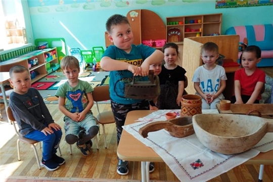 Знакомство со старинной чувашской утварью в рамках муниципального проекта "Культурное наследие Чувашии заботливо и бережно храним"