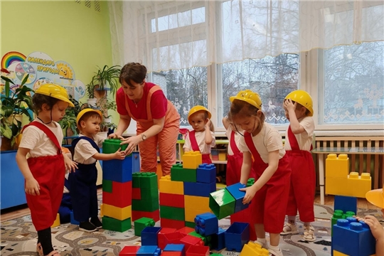 Маленькие строители.