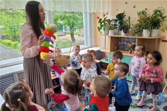 Отчетное занятие в кружке "Цветное тесто"