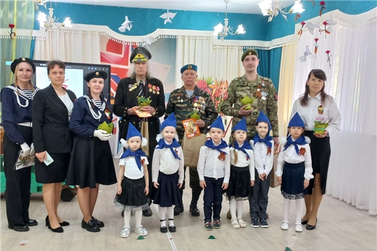 Городская акция «Цветок ветерану» в рамках муниципального проекта «Помним, чтим, гордимся!».