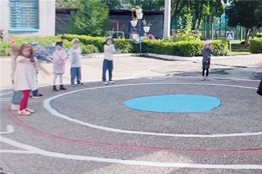 Зарядка в ДОУ летом