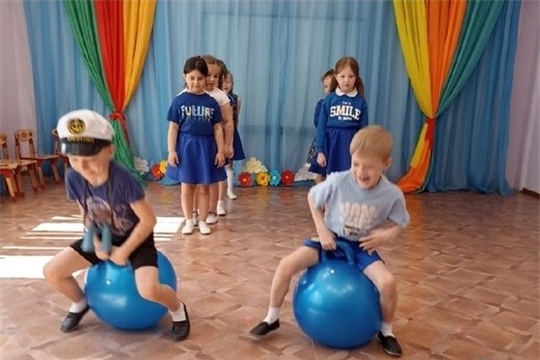 В группе "Светлячки" продолжается Цветная неделя