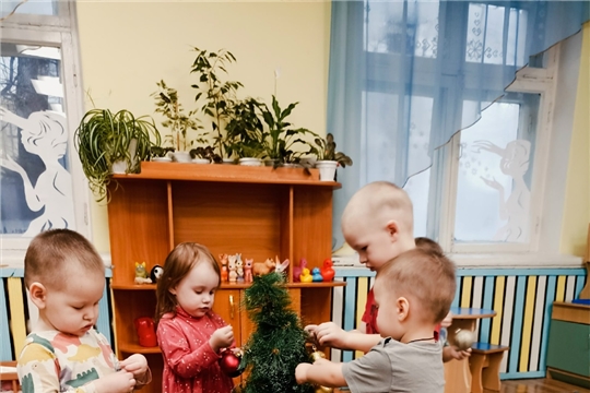 Сказочная ёлочка группы 'Капельки'