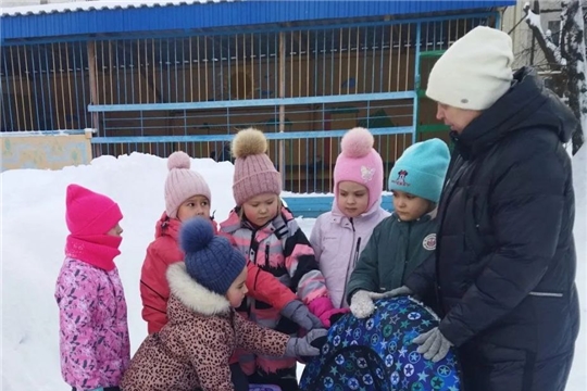 Безопасность зимой: как научить ребёнка безопасносному поведению на прогулке
