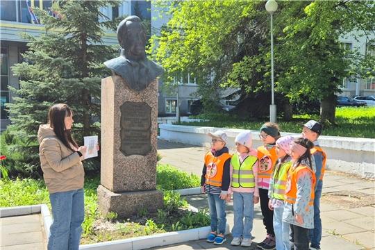 Экскурсия к памятнику Егорову П.Е. архитектору ЧР
