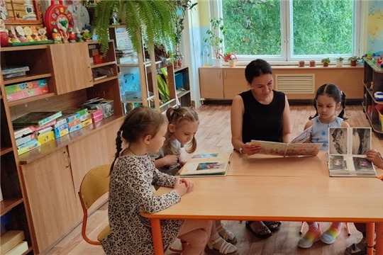 "Рассматривание семейных альбомов"
