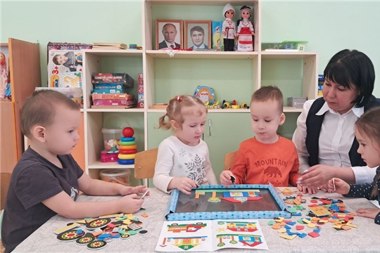 Конструирование с детьми младшей группы 
