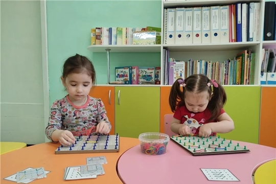 Игры с развивающим пособием  "Геоборд"