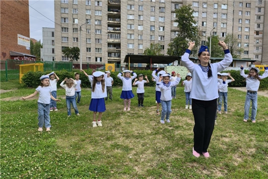 Утренняя гимнастика юных моряков.