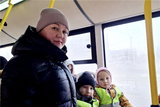 Как правильно вести себя в общественном транспорте.