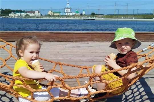 ДЕНЬ КАЧАНИЯ НА КАЧЕЛЯХ