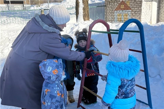 Зимние опасности на прогулке.