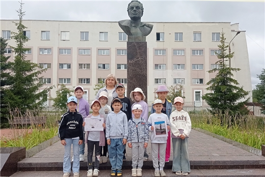 Знакомство с творчеством Петра Хузангая: экскурсия для дошкольников