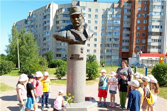 Экскурсия к скверу И. Петрикова