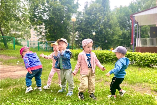 Как хорошо летом в детском саду!