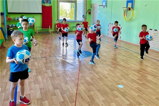 Физкультурный кружок "Футбольная школа"