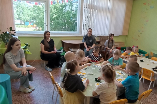 Отчетные занятия кружка "Радуга красок"