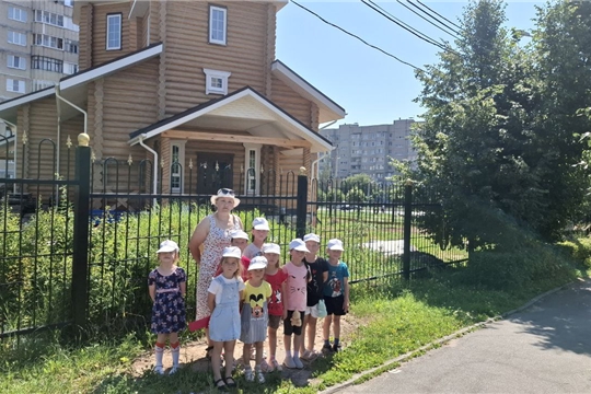 По родному краю с рюкзаком шагаю