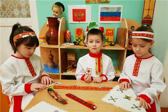 Дидактическая игра "Одень куклу в чувашский наряд"