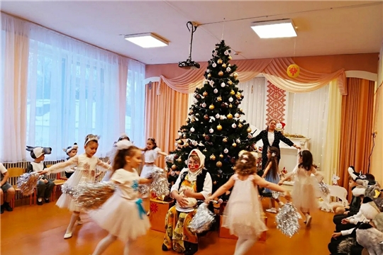 Новогодний утренник в подготовительной группе "Теремок"