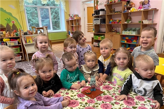 Творческое занятие у малышей